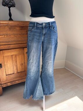 Levi’s 545 Wide Flare Jeans 💙